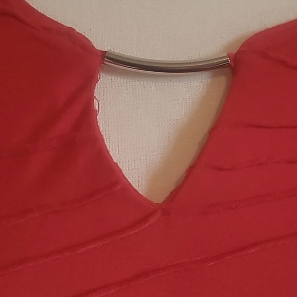 Women's Red shirt Size medium - Picture 5 of 6